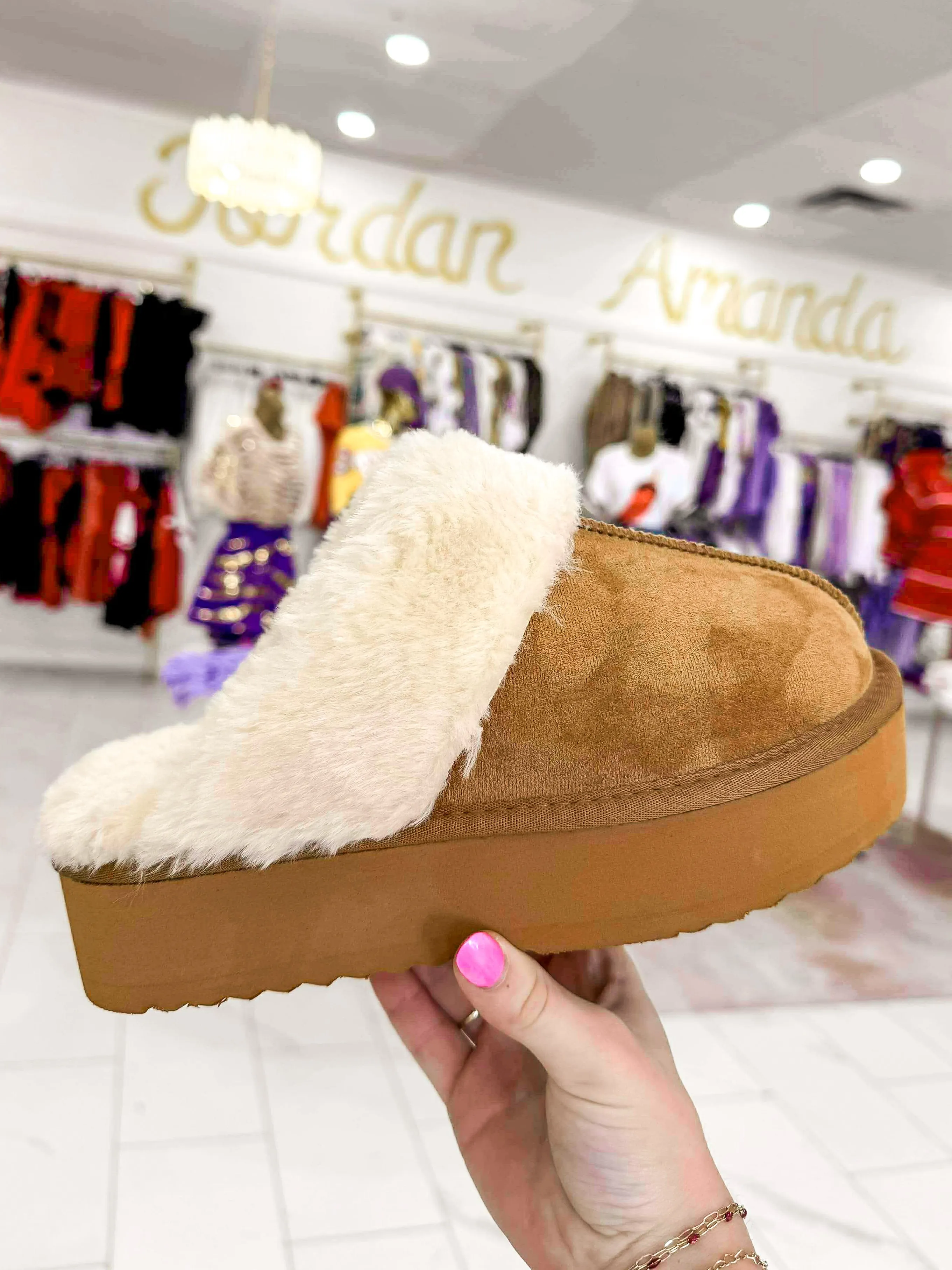 Darwin Tan Slipper