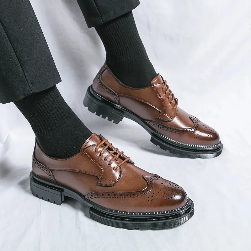 Men's Vintage Lace Up Oxford Shoes with Sturdy Sole | Perfect for Everyday Wear