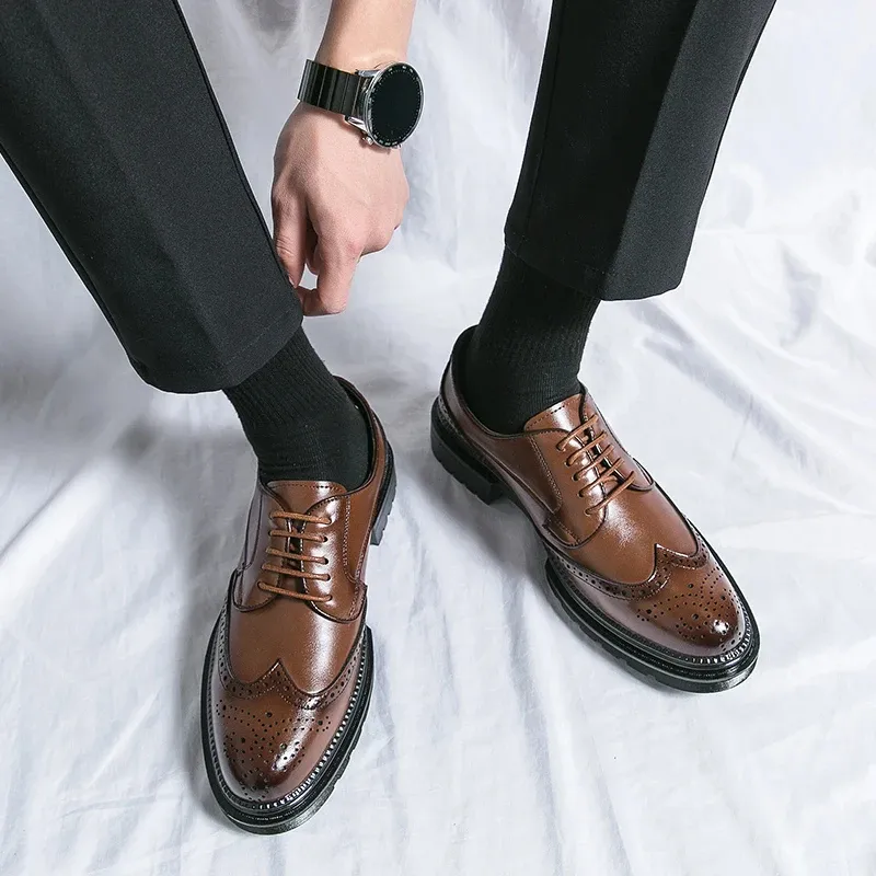 Men's Vintage Lace Up Oxford Shoes with Sturdy Sole | Perfect for Everyday Wear